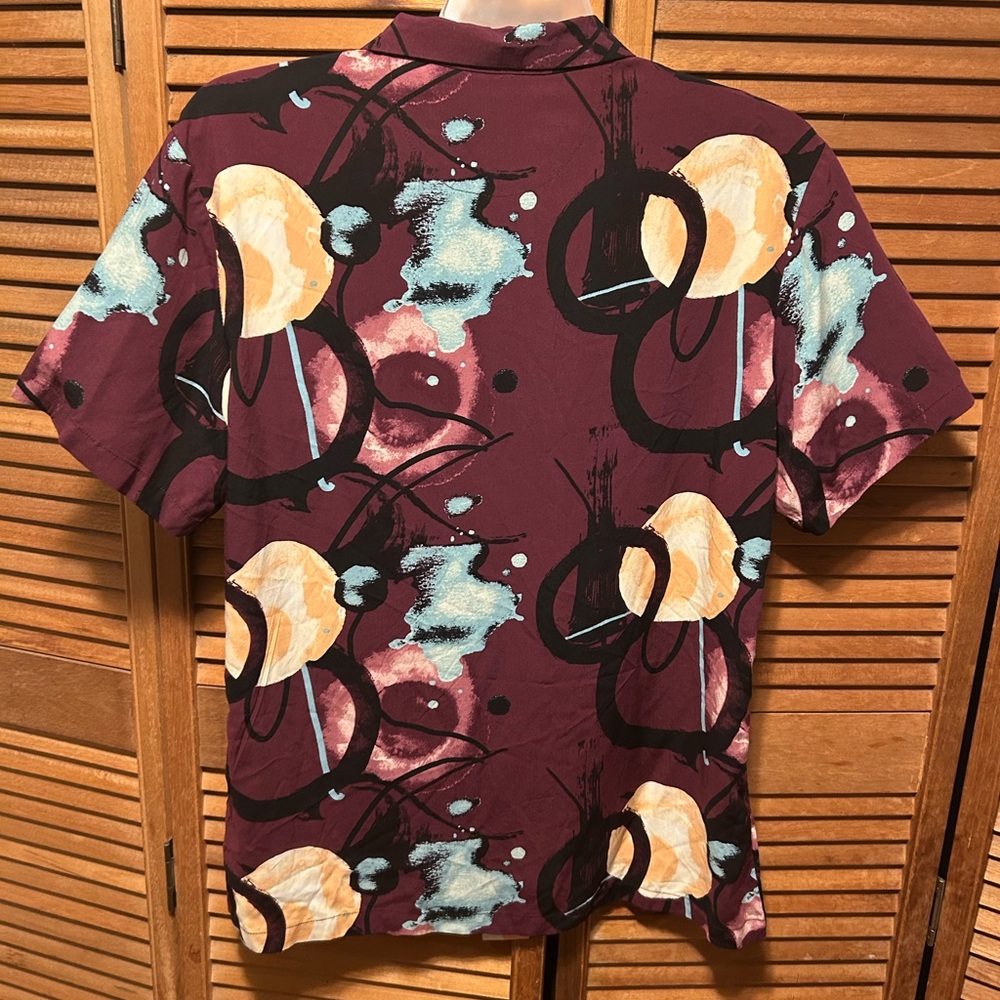 Day & Age Zephyr Strokes Abstract Designs Wine Colored Shirt - Picture 2 of 12